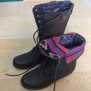 Size 8.5 Brown Combat Boots with Aztec lining